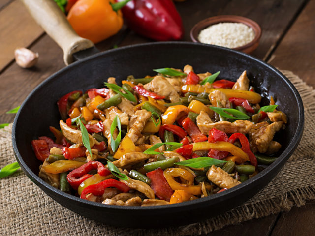 Stir fry chicken, sweet peppers and green beans