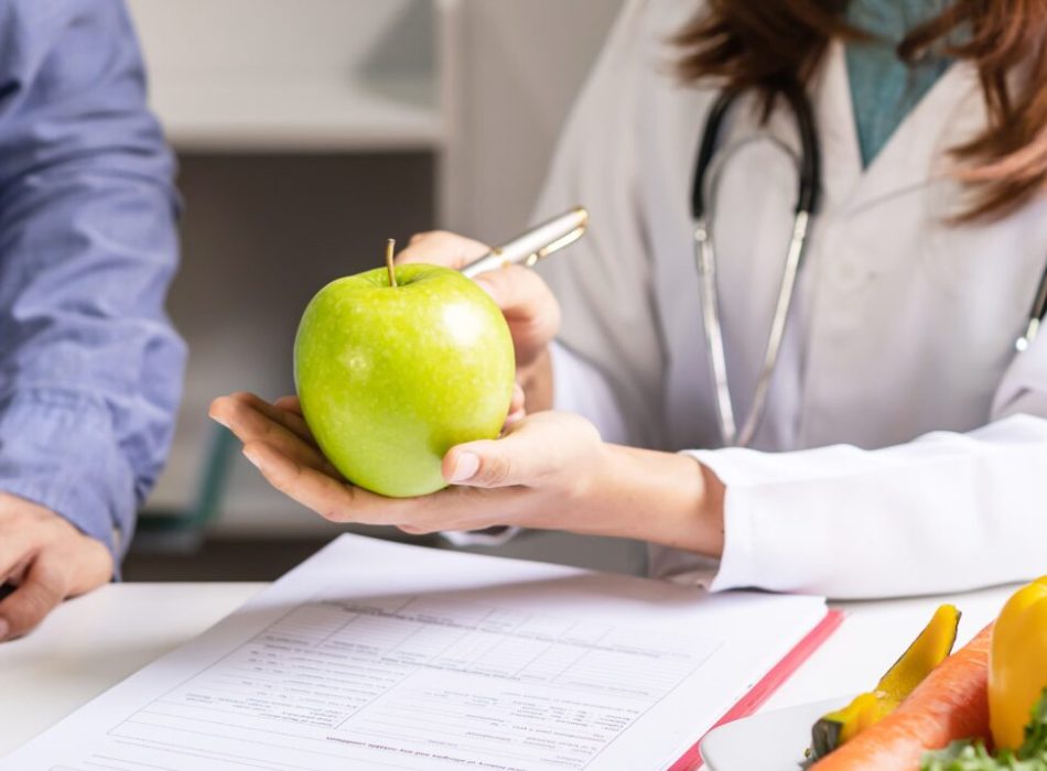 nutritionist-giving-consultation-to-patient-with-h-2026-03-20-00-23-54-utc