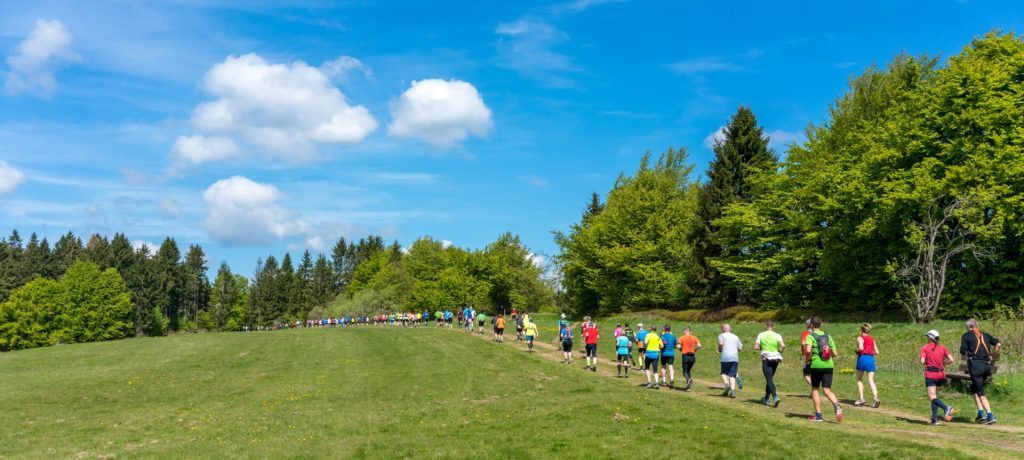 people-trailrunning-in-beautiful-mountain-landscap-2026-03-25-22-43-50-utc